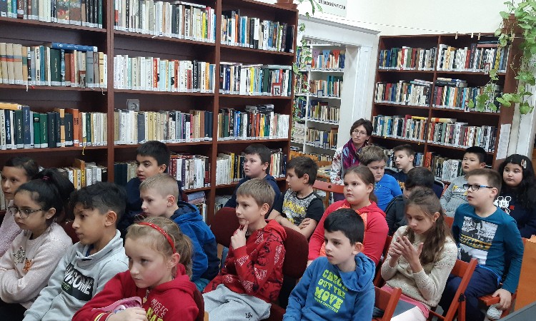 Rendhagyó könyvtári óra - Gábor Áron Iskola a Wekerlei Könyvtárban
