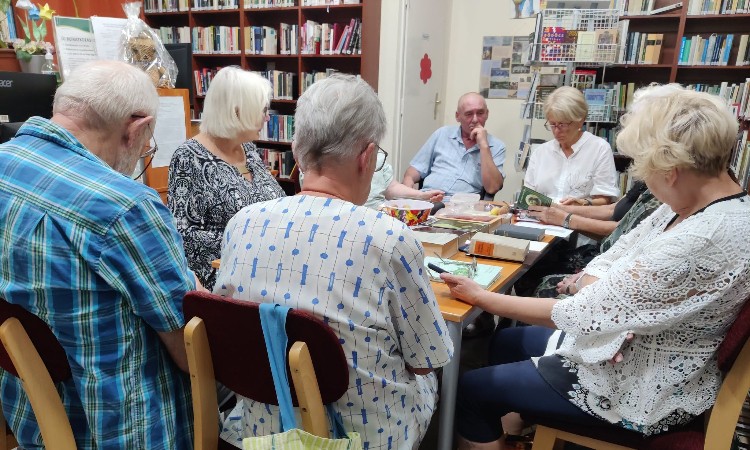 Őszköszöntő versszakokban - Versbarátok klubja :: 2026.09.04.