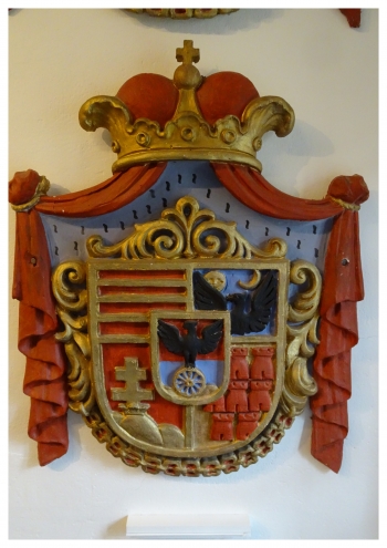 15869